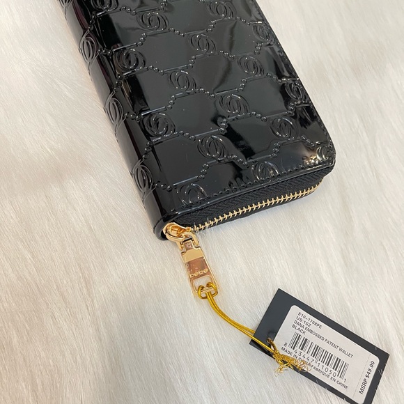 NWT bebe los angeles Womens Black Patent Clutch Wallet Dana Embossed Zipper - Picture 9 of 9